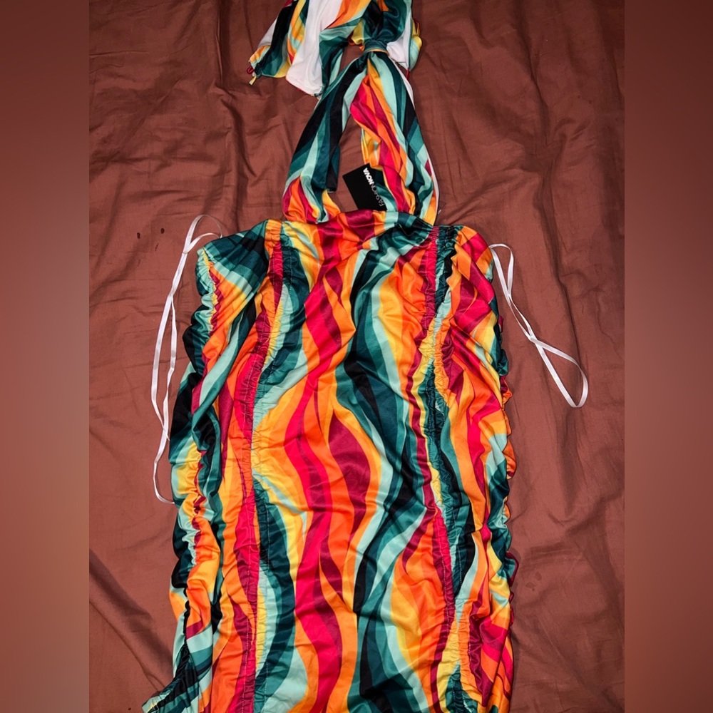 Fashion nova outshine the sunshine mini dress
Size:m